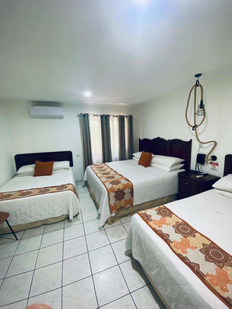 Berlor Airport Inn Río Segundo Rom bilde